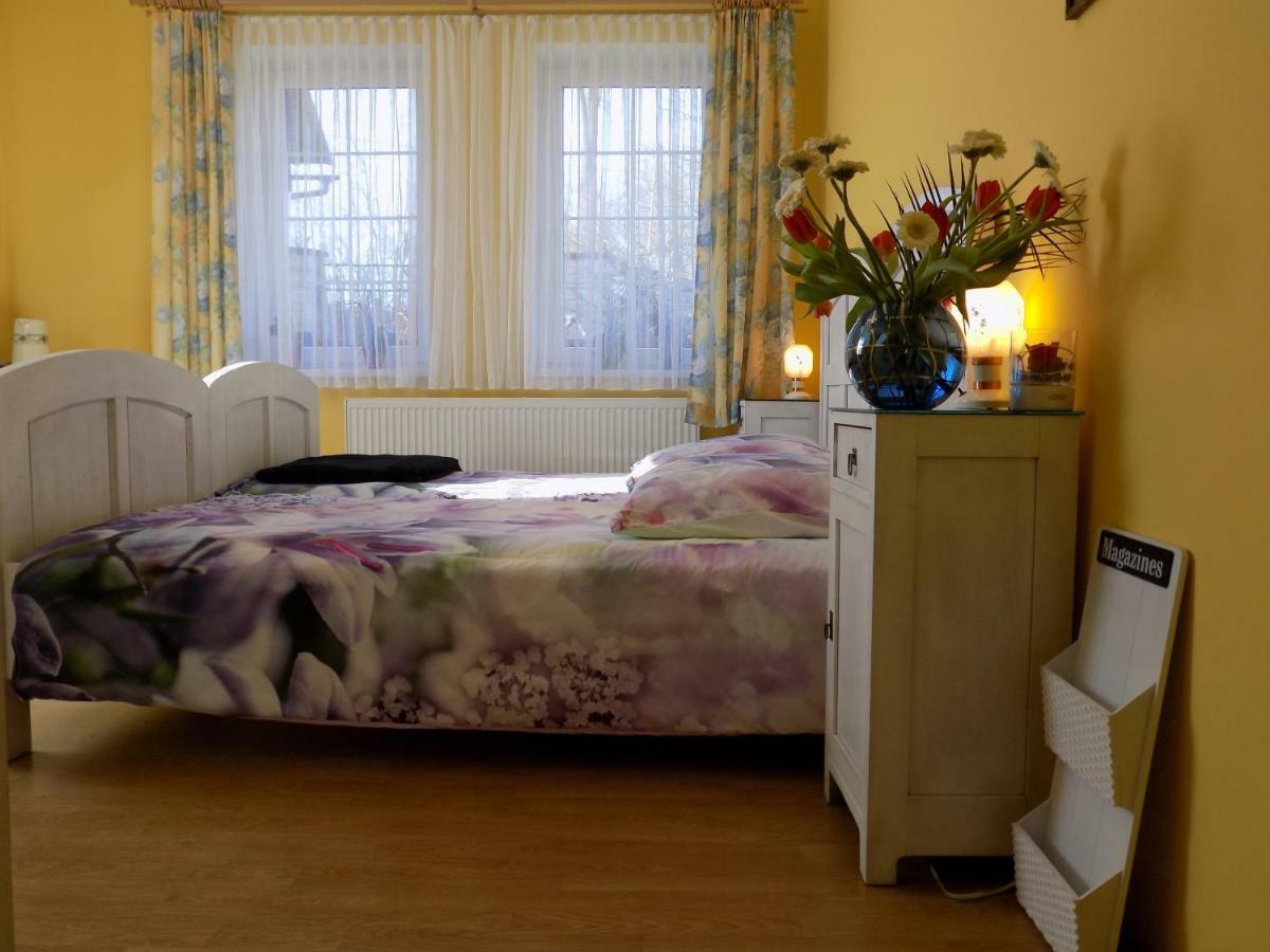 Landhaus Florian Apartment Rovensko pod Troskami Luaran gambar