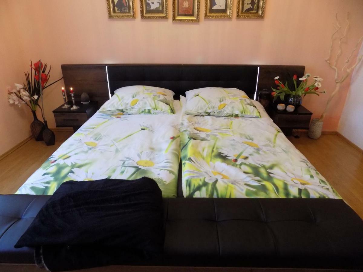 Landhaus Florian Apartment Rovensko pod Troskami Luaran gambar